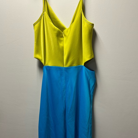 NWOT* Color block side cut out dress - Picture 3 of 6